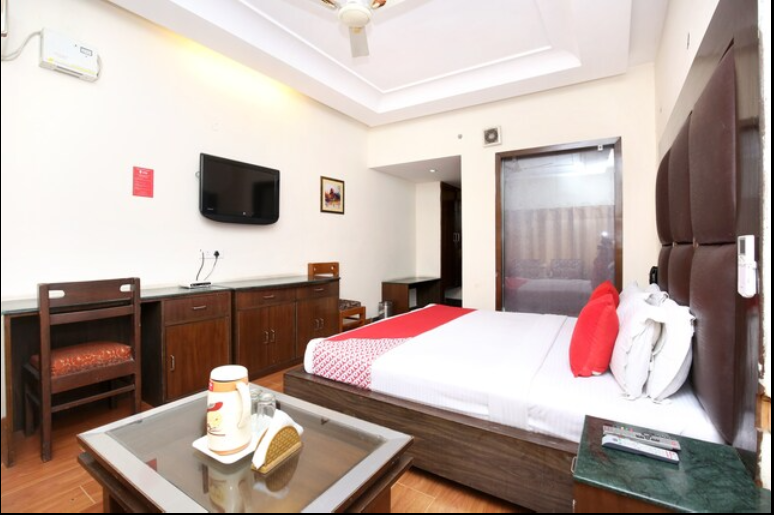 Capital O 3972 Hotel Amar | Deluxe Room